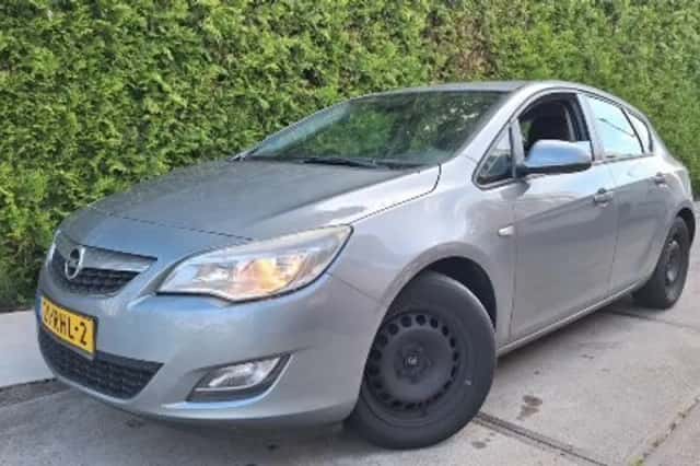 Opel Astra (2011) thumbnail 1