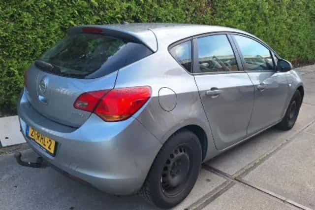 Opel Astra (2011) thumbnail 3
