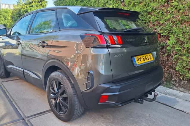 Peugeot 3008 (2017) thumbnail 4