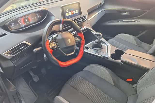 Peugeot 3008 (2017) thumbnail 5