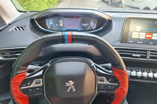 Peugeot 3008 (2017) thumbnail 6