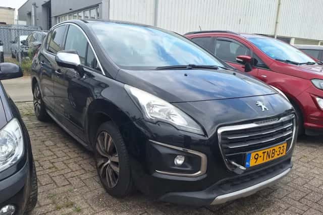 Peugeot 3008 (2014) thumbnail 3
