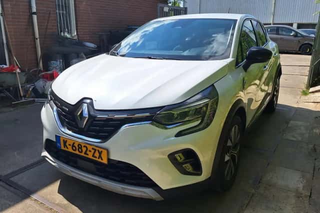 Renault Captur (2021) thumbnail 1