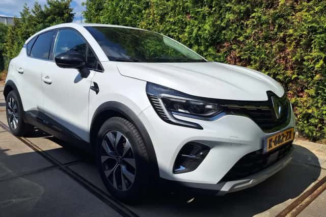 Renault Captur (2021) thumbnail 3
