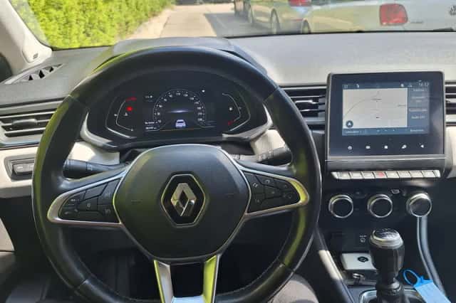 Renault Captur (2021) thumbnail 6