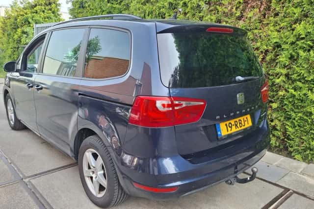 SEAT Alhambra (2011) thumbnail 2