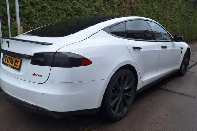 Tesla Model S (2014) thumbnail 4