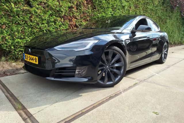 Tesla Model S (2016) thumbnail 1