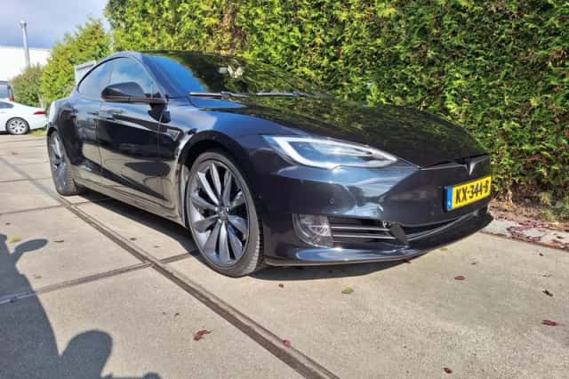 Tesla Model S (2016) thumbnail 3