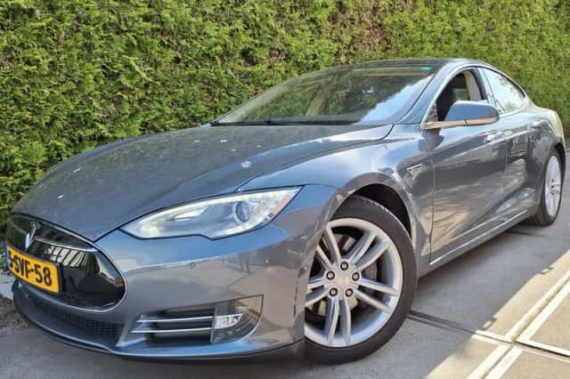 Tesla Model S (2013) thumbnail 1