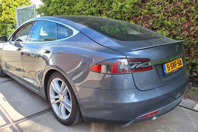 Tesla Model S (2013) thumbnail 2