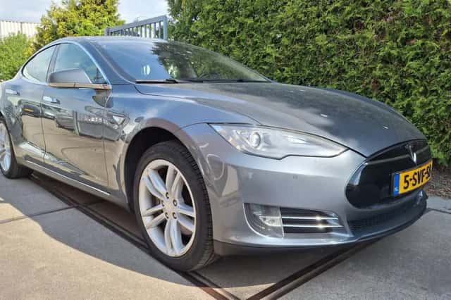 Tesla Model S (2013) thumbnail 3