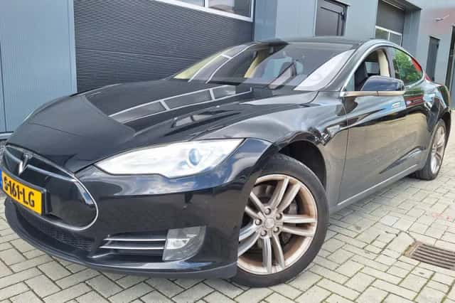 Tesla Model S (2014) thumbnail 1