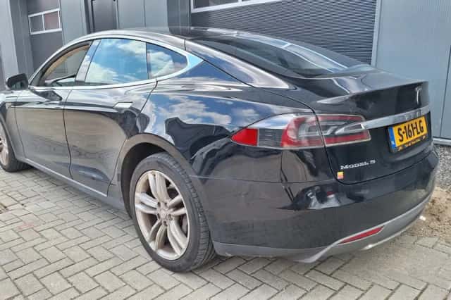 Tesla Model S (2014) thumbnail 2