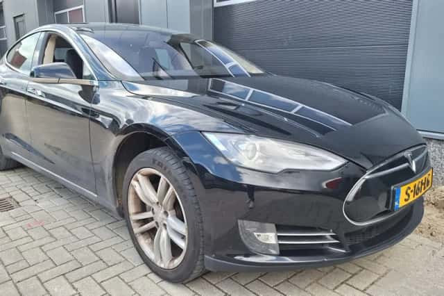 Tesla Model S (2014) thumbnail 3