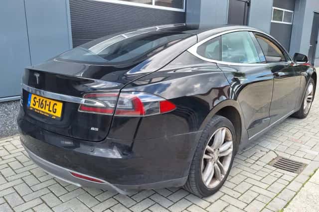 Tesla Model S (2014) thumbnail 4