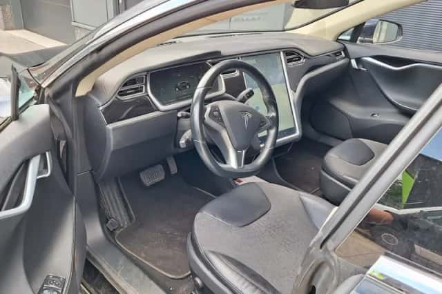 Tesla Model S (2014) thumbnail 5