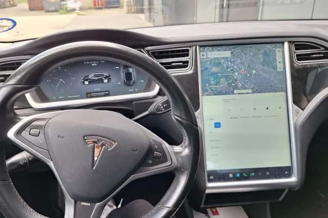 Tesla Model S (2014) thumbnail 6