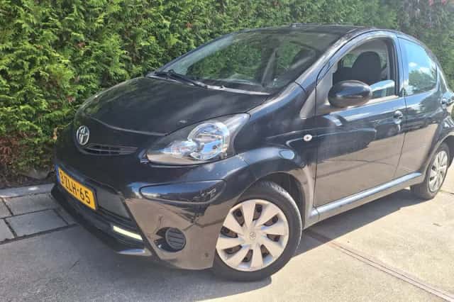 Toyota Aygo (2012) thumbnail 1