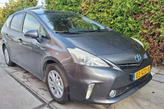 Toyota Prius (2012) thumbnail 3