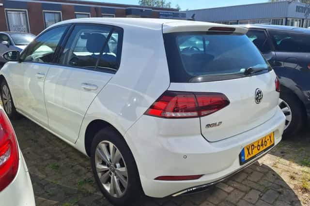 Volkswagen Golf (2019) thumbnail 2