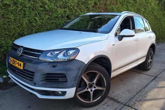 Volkswagen Touareg (2012) thumbnail 1