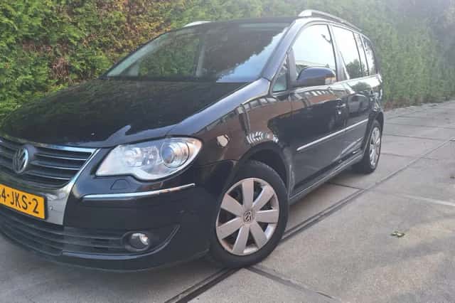 Volkswagen Touran (2009) thumbnail 1
