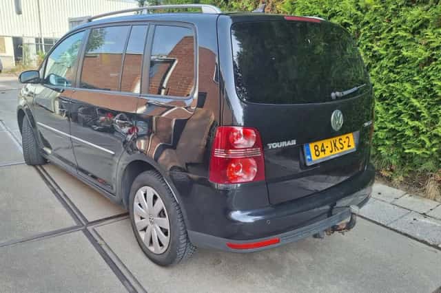 Volkswagen Touran (2009) thumbnail 2
