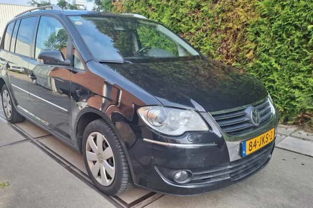 Volkswagen Touran (2009) thumbnail 3