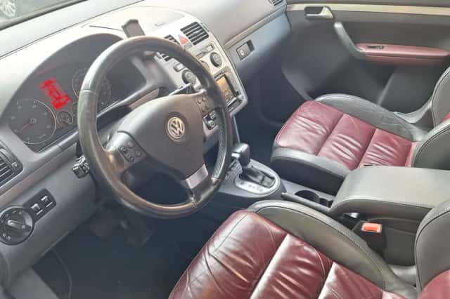 Volkswagen Touran (2009) thumbnail 5