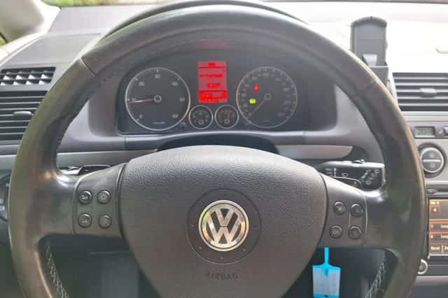 Volkswagen Touran (2009) thumbnail 6