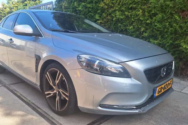 Volvo V40 (2015) thumbnail 3