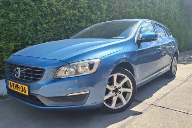 Volvo V60 (2014) thumbnail 1
