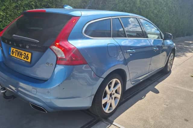 Volvo V60 (2014) thumbnail 4