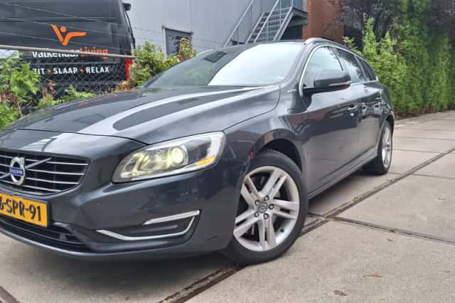 Volvo V60 (2013) thumbnail 1