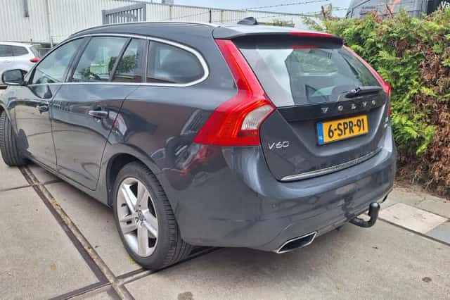 Volvo V60 (2013) thumbnail 2