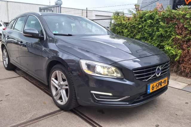 Volvo V60 (2013) thumbnail 3