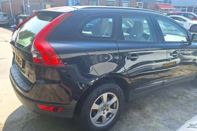 Volvo XC60 (2010) thumbnail 2