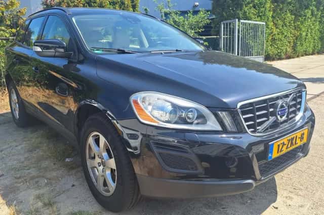 Volvo XC60 (2010) thumbnail 3
