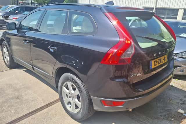 Volvo XC60 (2010) thumbnail 4