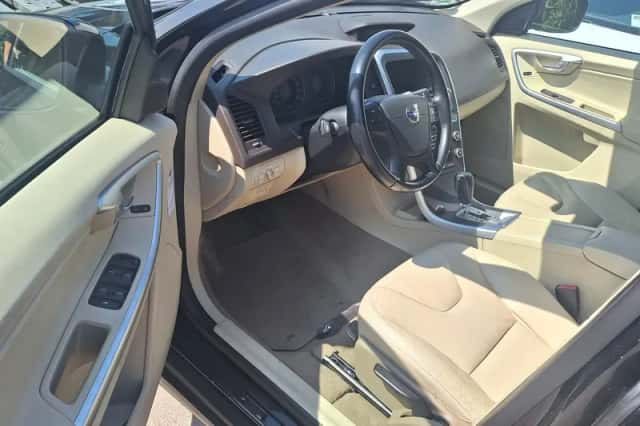 Volvo XC60 (2010) thumbnail 5