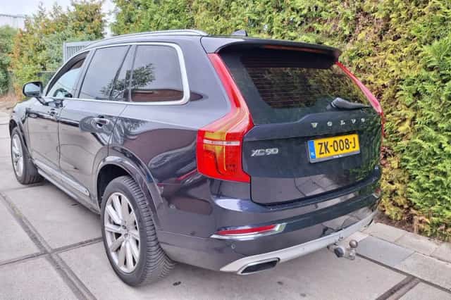 Volvo XC90 (2016) thumbnail 2