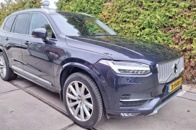 Volvo XC90 (2016) thumbnail 3