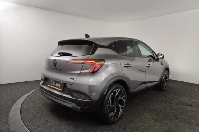 Renault Captur (2025) thumbnail 2