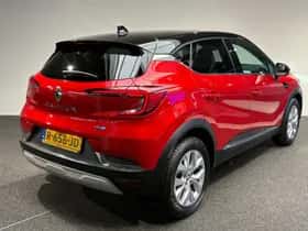 Renault Captur (2022) thumbnail 2