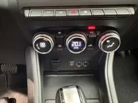 Renault Captur (2022) thumbnail 10