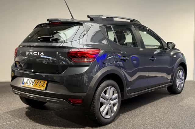 Dacia Sandero Stepway (2023) thumbnail 2