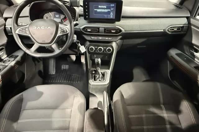 Dacia Sandero Stepway (2023) thumbnail 3