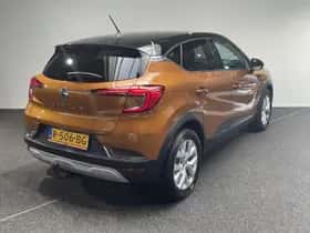Renault Captur (2022) thumbnail 2