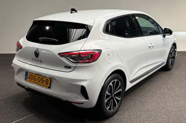 Renault Clio (2025) thumbnail 2